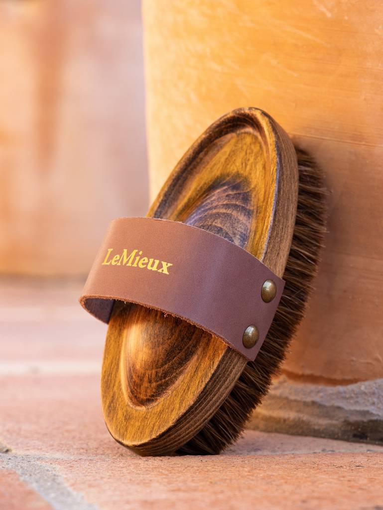 LeMieux Artisan Soft Speckled Brush Brown - Image 3
