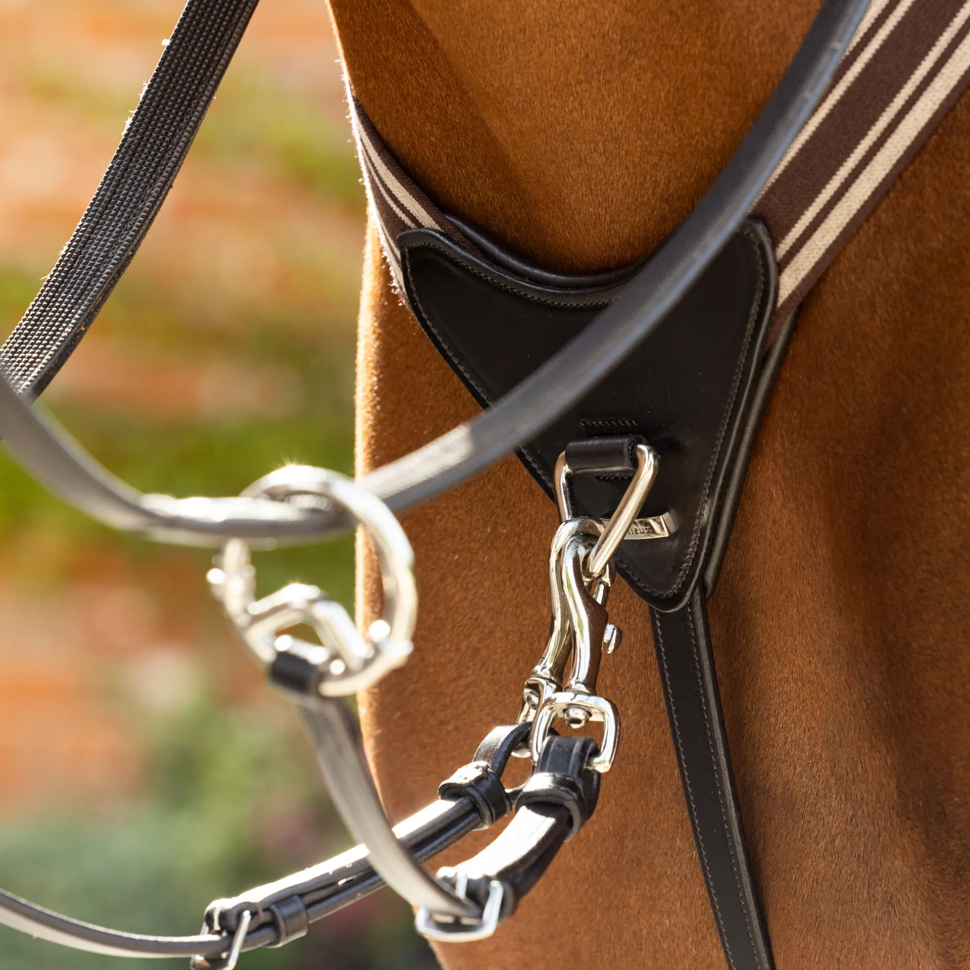 LeMieux LeMieux Arika Elasticated Breastplate - Brown/Silver - Image 3