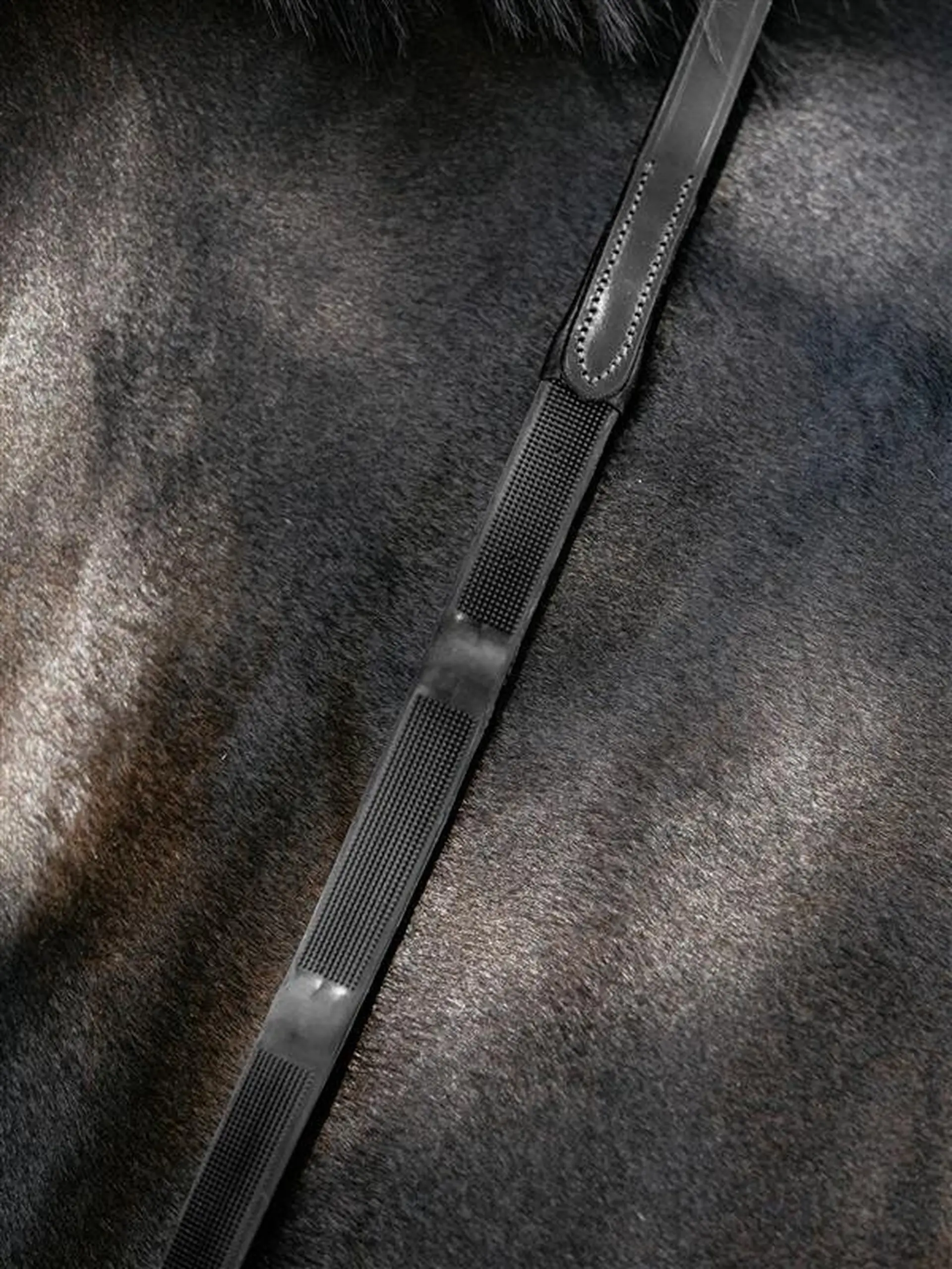 LeMieux Ergo Grip Rubber Reins Black - Image 2