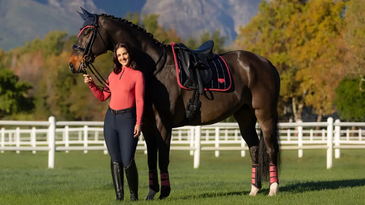 Loire Classic Dressage Square Navy/Cranberry - Image 3