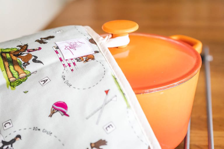Emily Cole ‘Eventing’ Oven Glove - Image 4