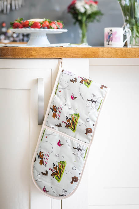 Emily Cole ‘Eventing’ Oven Glove - Image 3