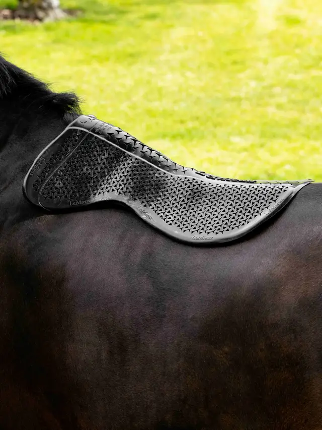 Gel-Tek Shaped Half Pad Black - Image 3