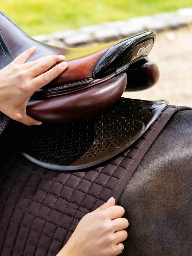 Gel-Tek Shaped Half Pad Brown - Image 3